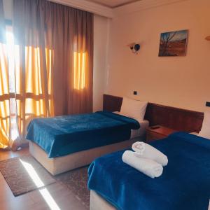 מיטה או מיטות בחדר ב-Amrouss touristic DarMaroc