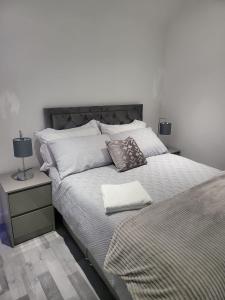 a bed with two pillows on it in a bedroom at Getaway Home in Manchester in Manchester