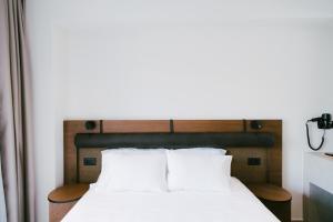 Łóżko lub łóżka w pokoju w obiekcie LAN-GO SIVOTA Luxury Living