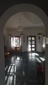 an empty room with an archway in a house at Las Grullas in Villa Gesell