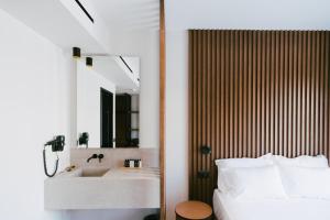 Łóżko lub łóżka w pokoju w obiekcie LAN-GO SIVOTA Luxury Living