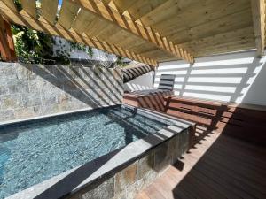 Appt Serenity Piscine Vue Mer内部或周边的泳池