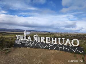 een bord waarop staat: Willima meru op een heuvel bij Valle de la Luna in Coihaique Alto