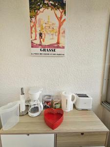 Príslušenstvo na prípravu kávy alebo čaju v ubytovaní Studio Sanary-sur-Mer proche gare