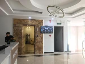 Lobbyen eller receptionen på Anh Tú Hotel