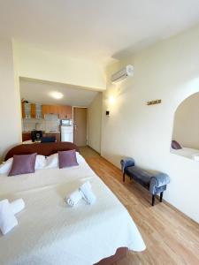 En eller flere senge i et værelse på Apartments Mira