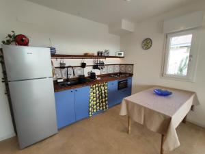 Кухня или мини-кухня в Cuore di Ognina - Appartamenti vista mare
