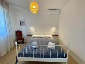 Кровать или кровати в номере Cuore di Ognina - Appartamenti vista mare