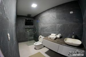 Photo de la galerie de l'établissement Skylight Suites Hotel, à San Felipe de Puerto Plata