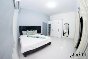 Photo de la galerie de l'établissement Skylight Suites Hotel, à San Felipe de Puerto Plata