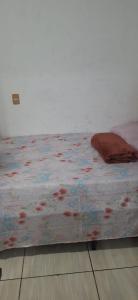 En eller flere senger på et rom på Descanse e aconchego