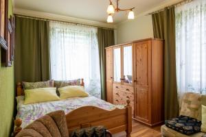 a bedroom with a bed and a large window at Agroturystyka Ranczo in Wünschelburg