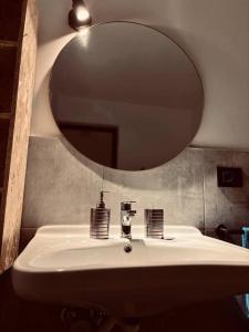 Fotografie z fotogalerie ubytování Hd Guesthouse Oasi urbana con parcheggio privato gratuito, fronte stazione v destinaci Chivasso