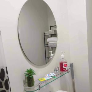 Kylpyhuone majoituspaikassa Spacious Condo at Limketkai CDO
