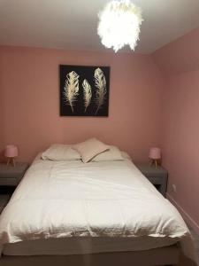 Ένα ή περισσότερα κρεβάτια σε δωμάτιο στο Gîte le refuge des Hiboux