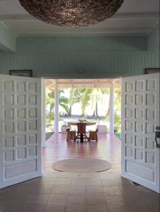 an open door to a dining room with a table at Casa Drago in Boca del Drago