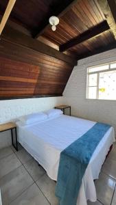 Uma cama ou camas num quarto em Chale Bombinhas/Borto Belo