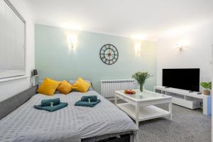 a living room with a bed and a tv at 20pct OFF LONG STAYS CONTRACTORS Welcome Chantry close stay in Peterborough