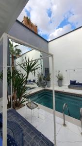 Bazén v ubytování Riad VIP Bed & Breakfast nebo v jeho okolí