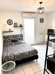 Fotografia z galérie ubytovania Le Studio 18 à Nîmes, proche centre ville & Gare TGV, Wifi Balcon v destinácii Nîmes