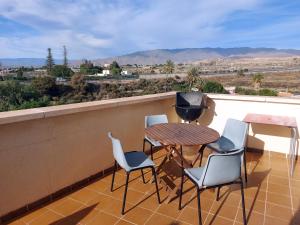 Zdjęcie z galerii obiektu Ático Aire del Andarax con terraza y aparcamiento entre el mar y desierto w mieście Viator