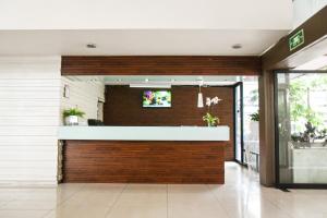 a lobby with a reception counter in a building at Hotel Expo Plaza Business and Family Guadalajara in Guadalajara