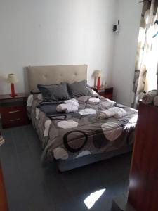 En eller flere senge i et værelse på LA RAÍZ- CASA DE ALQUILER DE VACACIONES