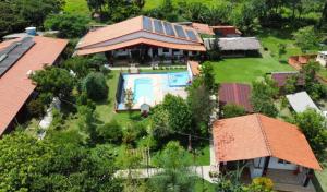 an aerial view of a house with a swimming pool at Pousada Recanto Oriental in Palmas