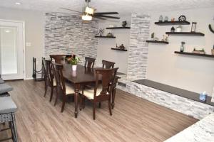 Gallery image of Relaxing 4 Bedroom with Pool and Hot Tub in Albuquerque +10 photos