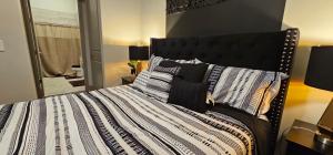 Katil atau katil-katil dalam bilik di Luxury 2br Apartment (Buckhead) +26 gambar
