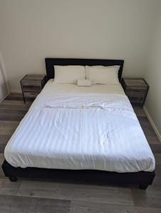 Postel nebo postele na pokoji v ubytování Huge Holiday Home 4Beds 2Baths in Gladstone near Shopping Center