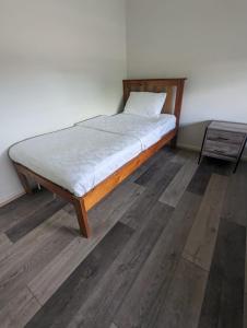Postel nebo postele na pokoji v ubytování Huge Holiday Home 4Beds 2Baths in Gladstone near Shopping Center