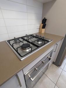 Kuchyň nebo kuchyňský kout v ubytování Huge Holiday Home 4Beds 2Baths in Gladstone near Shopping Center