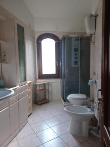 Bilik mandi di Casa Elena