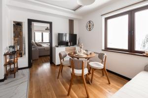 TV o dispositivi per l'intrattenimento presso Glečer Kop, Apartment A14, FREE Parking Garage
