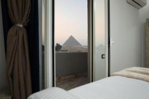 Voodi või voodid majutusasutuse Capital Of Pyramids Hotel toas