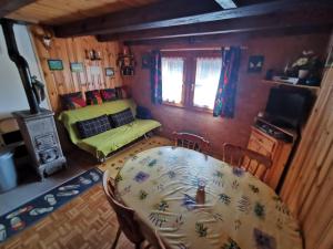 Postel nebo postele na pokoji v ubytování Chalet Dixence + 1 fotografie