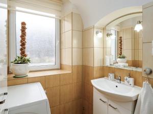 a bathroom with a sink and a window at Apartament Greta in Złoty Stok