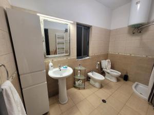 a bathroom with a sink and a toilet at Garden house in Kashari