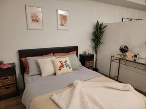 a bedroom with a large bed with pillows at Amazing big studio near Balboa Park Jacuzzi rooftop free parking! in San Diego