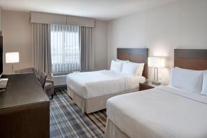 Postel nebo postele na pokoji v ubytování Fairfield Inn & Suites by Marriott Airdrie