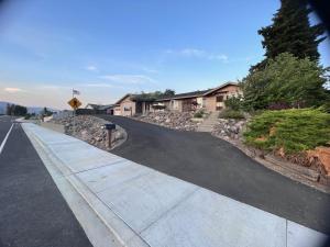 East WenatcheeEast Wenatchee Oasis 4BR, Pool, Hot Tub, Loop Trail的相册照片