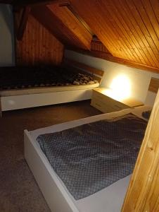 Postel nebo postele na pokoji v ubytování Ubytování Háj