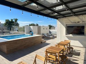 Bazén v ubytovaní Las Frayadas, Departamento con Rooftop y Piscina, a 7 min de la playa de Nuevo Vallarta alebo v jeho blízkosti