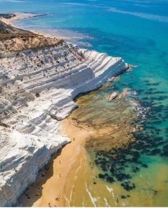 an aerial view of a beach with rocks and water at apartament scala dei turchi e Piscina in Realmonte