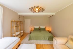 Кровать или кровати в номере Naturlodge Eichgården - Eco Stay - Sauna - Bio-Hof +71 фотография