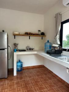 Een keuken of kitchenette bij Casitas at Rancho Kuxtal