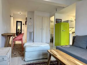 a living room with a couch and a green refrigerator at Bosque. Con vistas a pistas. Pirineos360 in Formigal