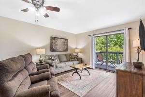 Istumisnurk majutusasutuses Branson Getaway, Pools, Hot Tub & Lake Access