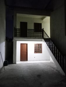 an empty room with a staircase and a door at Suite canto do forte in Cabo Frio